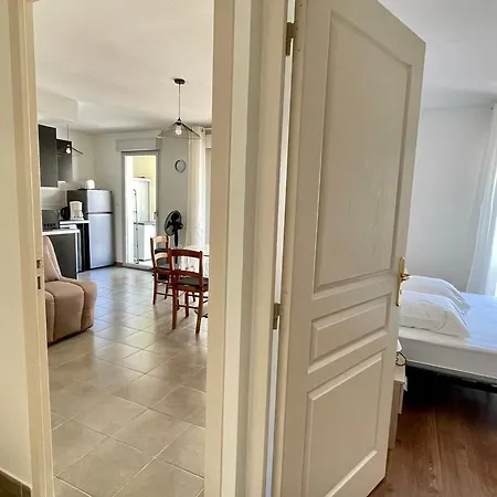 Апартаменты Moderne T2 Avec Balcon, Ascenseur Et Garage - Fr-1-555-110