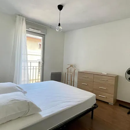 Moderne T2 Avec Balcon, Ascenseur Et Garage - Fr-1-555-110