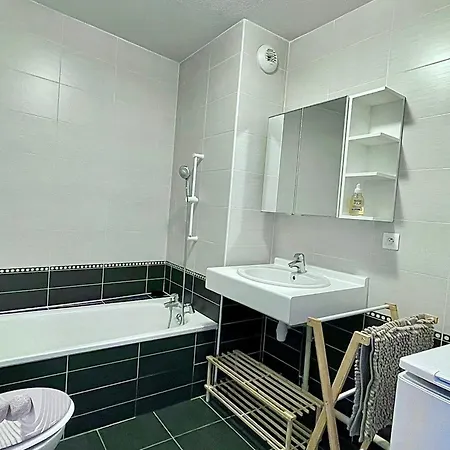 شقة Moderne T2 Avec Balcon, Ascenseur Et Garage - Fr-1-555-110 *