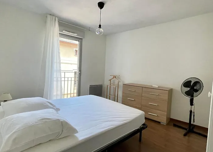 Moderne T2 Avec Balcon, Ascenseur Et Garage - Fr-1-555-110