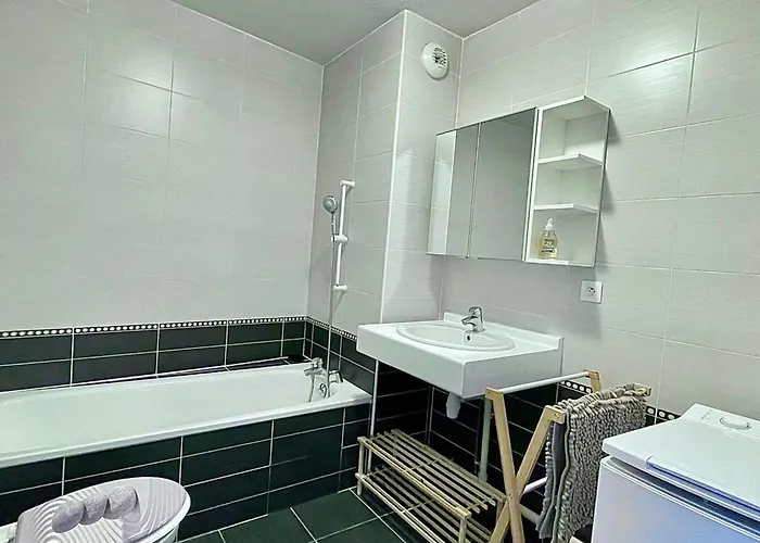 アパート Moderne T2 Avec Balcon, Ascenseur Et Garage - Fr-1-555-110 *